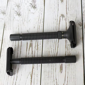 Maquinilla de afeitar de doble filo de precisión con mango de metal duradero, clásica para el cuidado personal, para uso en el hogar y barberías. - Product Image 1