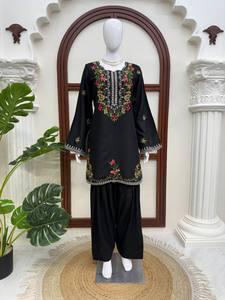 Salwar kameez negro bordado con trabajo de espejo, largo hasta el suelo, ropa tradicional india y pakistaní. - Product Image 1