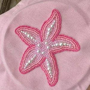 Débardeur sans manches en coton côtelé blanc pour femme, orné de fleurs brodées à la main avec des perles de verre, fournisseur en gros - Product Image 1