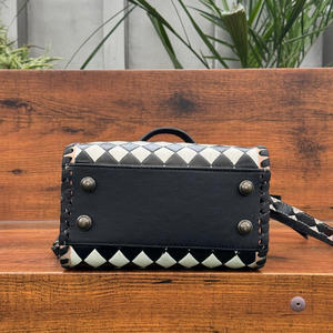 กระเป๋าเดินทางหนังแท้สำหรับทุกเพศกระเป๋าเดินทางแบบดัฟเฟิลกีฬาหนังลายตารางหมากรุกขนาดเล็กพกพาได้ตามต้องการ - Product Image 2