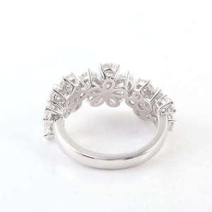 Bague en argent 925 avec moissanite, cadeau de fiançailles et de mariage, plaqué rhodium, sertissage pavé, design unique en forme de fleur, bijoux fins pour femmes - Product Image 6