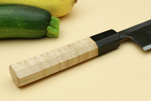 Couteau à légumes Nakiri traditionnel japonais BA ENTERPRISES, hachoir à légumes |   Finition noire Kurouchi |   Octogonal en bois - Product Image 6