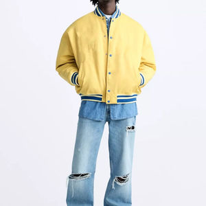 Veste universitaire jaune premium pour homme avec bandes contrastées bleues, fermeture à boutons pression, col, poignets et ourlet en tricot côtelé, et poches latérales - Product Image 4