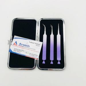 Pince à épiler professionnelle en acier inoxydable blanc et violet, durable, pour cils, avec pointe incurvée à 45 degrés et prise diamantée, pour une tenue optimale. - Product Image 1