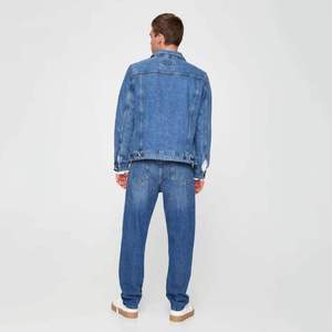 Veste en jean en toile d'hiver avec logo personnalisé pour hommes, service OEM, position du logo sur le devant, style streetwear, meilleure qualité - Product Image 2