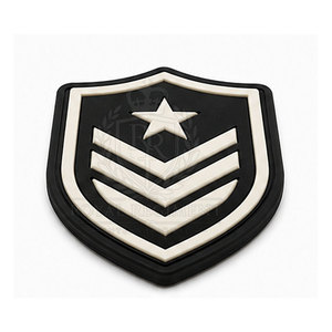 Écussons en caoutchouc PVC couleur personnalisée, badges à logo en relief personnalisés, accessoires vestimentaires flexibles et imperméables pour la vente en gros - Product Image 6