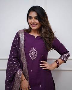 Conjunto de Kurta y Palazzo de Seda Banarasi Morada para Mujer con Dupatta de Tejido Pesado, Ropa Étnica Premium para Fiestas, Atuendo Moderno de Verano - Product Image 2