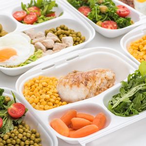 กล่องอาหารชานอ้อยย่อยสลายได้ ขนาด 8x8 นิ้ว แบบ 3 ช่อง บรรจุ 50 กล่อง กล่องอาหารแบบฝาพับย่อยสลายได้ - Product Image 4