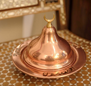 Tazón para Dátiles Hecho a Mano con Acabado Brillante y Tapa, Pieza Única, Calidad Superior, Diseño de Luna Creciente, Vajilla Metálica para Ramadán - Product Image 3