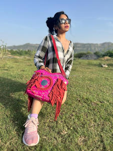 Nuevo estilo occidental Hair On Hide Metallic Fur Suede Leather Fringe Bags Cuero de piel de alta calidad Unique Middle Concho Fringe Bags - Product Image 2