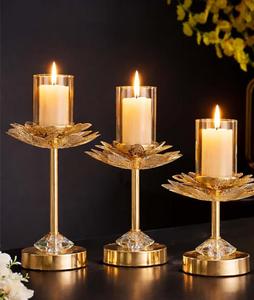 Juego de Candelabros de Metal Dorado con Base de Cristal, Forma Redonda, Resistentes al Calor, Decoración para el Hogar - Product Image 1