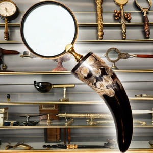 Loupe à corne vintage United Trade World avec dispositif grossissant en verre naturel pour une vision claire des objets - Product Image 1