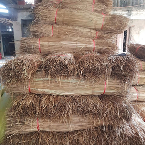 Panneaux de toiture en chaume naturel séché de qualité supérieure du Vietnam pour la construction extérieure des hôtels et complexes hôteliers - Product Image 1