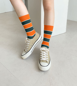 Chaussettes rayées pour femmes, vert et blanc, en coton respirant, pour un usage quotidien, saison printemps, style tricoté classique - Product Image 5