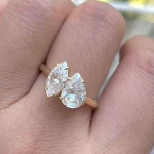 Bague de fiançailles en or jaune 10K massif avec deux pierres de moissanite taille poire marquise, bague Toi et Moi, cadeau d'anniversaire pour femme - Product Image 1