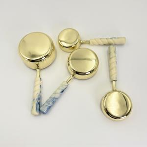 4 tasses à mesurer en acier inoxydable 202 avec poignée en résine écologique de haute qualité pour la maison, les restaurants et les bars à bas prix - Product Image 5