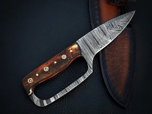 Couteau de chasse artisanal en acier Damas de qualité industrielle avec manche en bois et étui en cuir pour le camping en plein air - Product Image 1