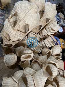 Étagère de rangement haute en rotin tressé à bords festonnés pour l'organisation de la maison, facile à déplacer et multi-usages - Product Image 4