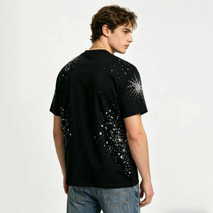 T-shirt noir personnalisé avec strass, tee-shirt graphique streetwear orné de cristaux, t-shirt premium avec strass, logo personnalisé en cristal - Product Image 2