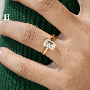 Anillo de Compromiso Minimalista con Diamante Cultivado en Laboratorio, Corte Esmeralda, Banda Sólida de Oro Amarillo de 14K/18K, Anillo Solitario con Diamante Esmeralda - Product Image 6