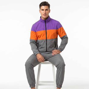 Conjunto Deportivo de Nylon para Hombre con Chaqueta de Costuras Curvas y Pantalones Deportivos a Juego para Entrenamiento Deportivo y Moda Contemporánea - Product Image 6