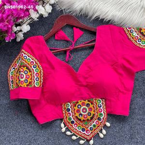 Collection de blouses pour festivals en coton magique avec broderie style Gamthi, patchwork et bordure en dentelle Kodi – Fournisseur d'Inde - Product Image 2
