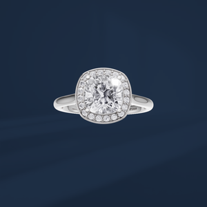Anillo de Compromiso de Platino PT950 para Mujer con Diamante de Corte Cojín y Halo de Diamantes Laterales, Color D, Estilo Clásico, Certificado IGI - Product Image 2