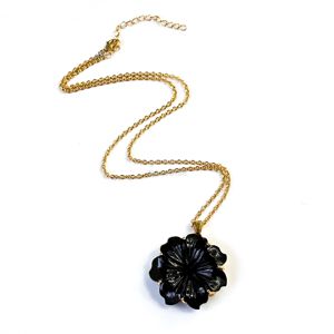 Collar con colgante de flor de ónix negro natural para ella, colgante de flor de cristal de ónix negro tallado a mano, joyería hecha a mano - Product Image 1