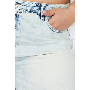 Shorts de mezclilla largos de tiro alto para mujer, con lavado a la piedra y efecto desgastado, transpirables, con dobladillo sin rematar, servicio OEM, suministro al por mayor, decoración con logotipo - Product Image 4