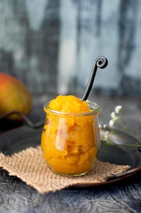 La chutney de mangue est un condiment savoureux à base de mangues mûres, mélangé avec du sucre, du vinaigre et des épices aromatiques comme le gingembre. - Product Image 6