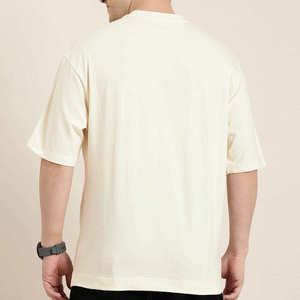 Camiseta extragrande con estilo, corte espacioso y textura suave, ideal para atuendos informales con un aspecto moderno y fresco. - Product Image 2