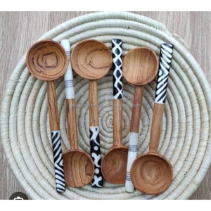 Juego de utensilios de cocina artesanales MeenaBloom, cucharas de madera esmaltadas con diseño floral tradicional Meenakari, mangos de madera de mango. - Product Image 3