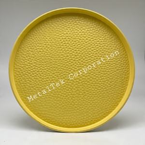 Plateau de service en acier texturé rond de couleur personnalisée plateau cadeau polyvalent et chic décoratif en métal tendance et durable pour la maison moderne - Product Image 5