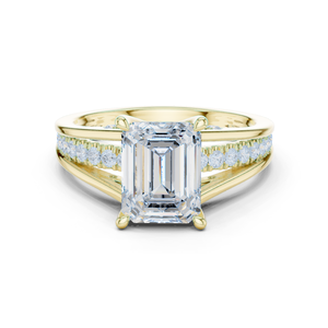 Elegante Anillo de Diamante con Corte Esmeralda y Detalle Lateral Pavé - Product Image 2