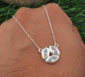 Boucles d'oreilles pendantes en CZ d'eau douce naturelle, argent sterling 925, design goutte d'eau luxueux, bijoux minimalistes pour femmes - Product Image 1