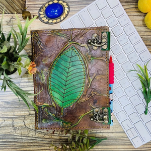 Diario de Cuero con Grabado de Hojas, Cuaderno de Papel Kraft Reciclado Hecho a Mano, Libro de Hechizos Personalizado, Libro de Sombras con Cierre en C, Ecológico - Product Image 3