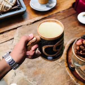 Chope à bière en bois de luxe Chope de style viking artisanale avec design sculpté complexe Passe au lave-vaisselle pour bar de fête médiévale - Product Image 6