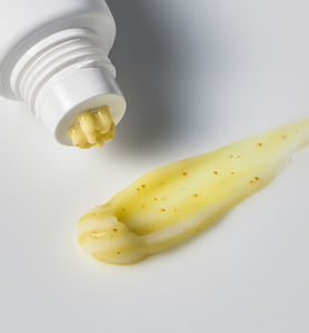 Crema Hidratante Differ&Deeper C-Toning con Vitamina C y Glutatión, Fórmula Dual para el Cuidado de Imperfecciones y Ojeras, en Tubo y Caja - Product Image 2