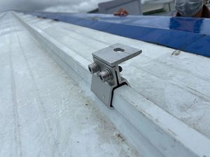 Accesorios de montaje solar VNTECH GLOBAL, clip de aluminio 22x60 para abrazaderas de techo metálico solar - Product Image 3