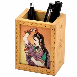 Porte-stylos rotatif en bois à trois niveaux multifonctionnel, organisateur de bureau fait main, décoration pour la maison, le bureau et le salon, écologique - Product Image 1