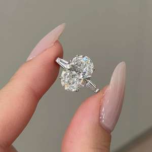 Anillo de Compromiso de Tres Piedras con Diamante Cultivado en Laboratorio de Corte Ovalado de 3 Quilates, Anillo con Certificado IGI - Product Image 1