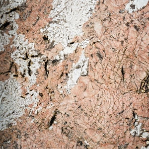 Pierre de granit rose d'Alaska polie pour revêtements muraux et sols modernes, projets hôteliers, cuisines, salons et villas - Product Image 2