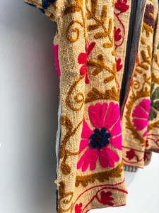Chaqueta Corta Suzani Bordada a Mano con Diseño Clásico para Mujer, Mangas Largas, Cuello Alto, Ropa Exterior de Moda al por Mayor para Boutique - Product Image 5
