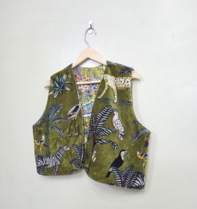 Velvet Jungle Print Vest: Sleeveless Statement Outerwear - Product Image 6