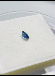 Saphir bleu naturel certifié IGI, taille ovale, 1,10 ct, qualité AAA, avec un lustre sublime, belle couleur, parfait pour la polissage. - Product Image 3