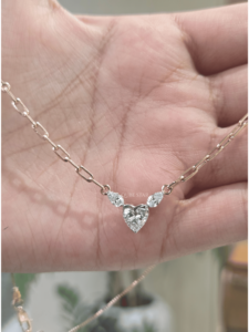 Collar con Colgante de Oro de 1.35 Ct con Diamante Cultivado en Laboratorio, Certificado IGI, VS1, Romántico, con Engaste de Puntas, Joyería Fina para Mujer - Product Image 3