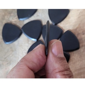 Plectres en corne de buffle naturelle, conçus pour une utilisation longue durée sur guitare, plectres en corne de bœuf de formes personnalisées et finition naturelle - Product Image 1