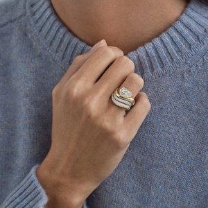 Bague Delia Pavé sertie de diamants, bande de diamants de laboratoire, bague empilable délicate en or 14 carats, alliance minimaliste, bijoux raffinés pour tous les jours - Product Image 4