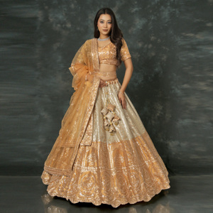 ชุดเลเฮนกา โจลี ดูปัตตา ผ้าไหมประดับตกแต่งแบบดั้งเดิมของอินเดีย ออกแบบโดยดีไซเนอร์ชาวอินเดีย |   ชุดงานแต่งงานประดับเลื่อมลายซารีสำหรับผู้หญิง - Product Image 1