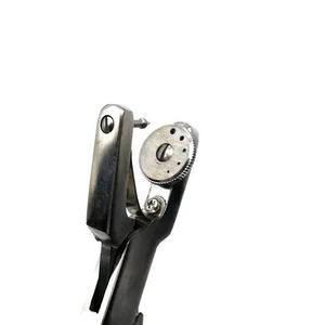 Poinçon à caoutchouc Ainsworth professionnel manuel en acier inoxydable pour isolation dentaire - Product Image 3